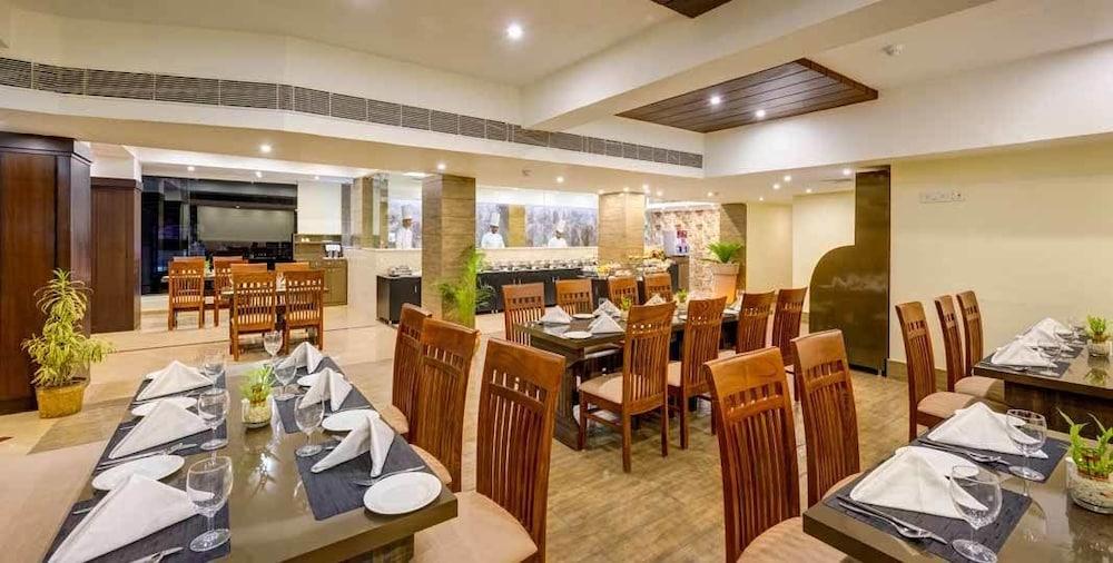 Cygnett Inn Repose Гувахати Экстерьер фото